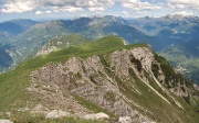 30 Il Passo di Menna, col serpeggiante sentiero proveniente da Roncobello...